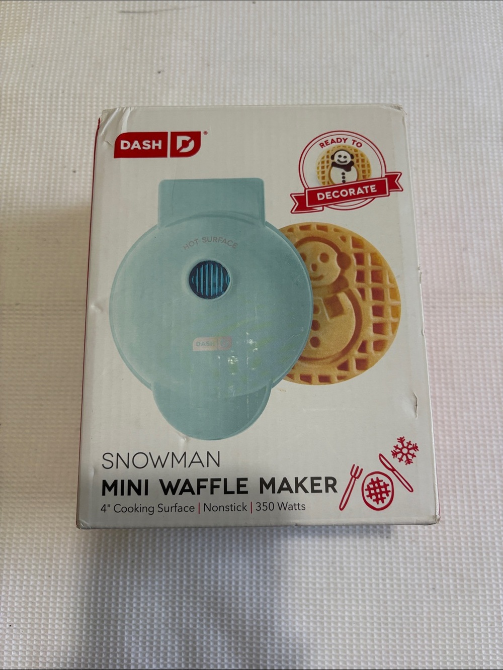 New in box SNOWMAN DASH MINI WAFFLE MAKER